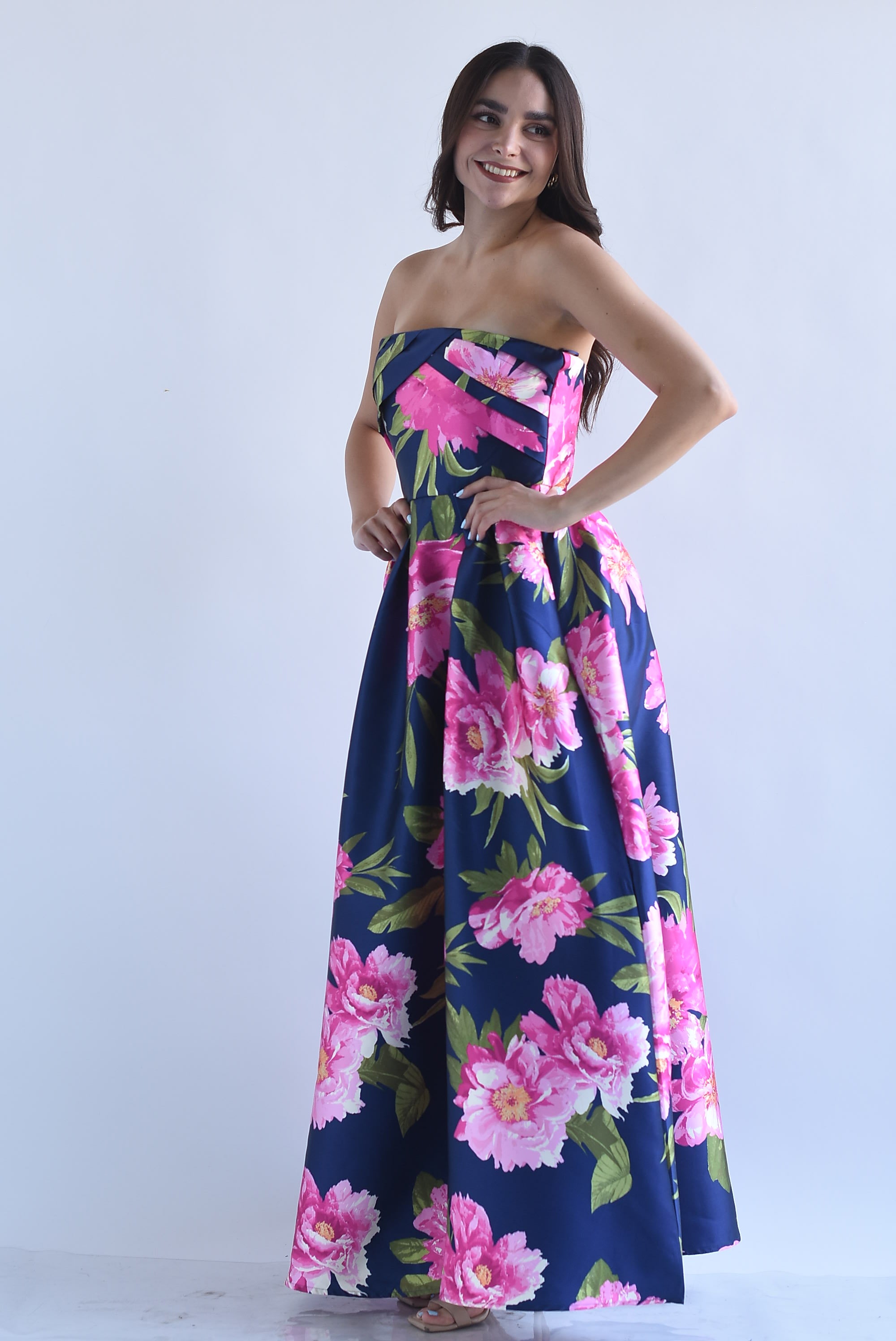 Vestido largo strapless peonías