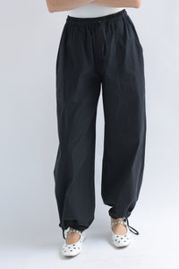 Fashion Styled Pantalón jaretas costuras Negro