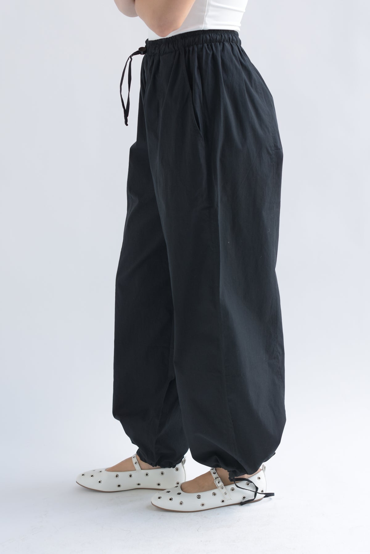 Pantalón jaretas costuras Negro
