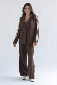 Fashion Styled Set Pantalón y Blazer 3 líneas track Espresso