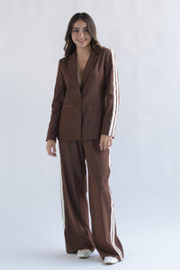 Fashion Styled Set Pantalón y Blazer 2 líneas track Café