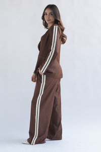 Fashion Styled Set Pantalón y Blazer 2 líneas track Café