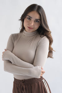 Fashion Styled Body manga larga cuello alto Nude