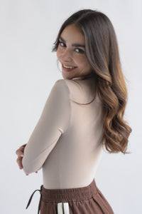 Fashion Styled Body manga larga cuello alto Nude