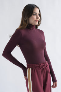 Fashion Styled Body manga larga cuello alto Vino