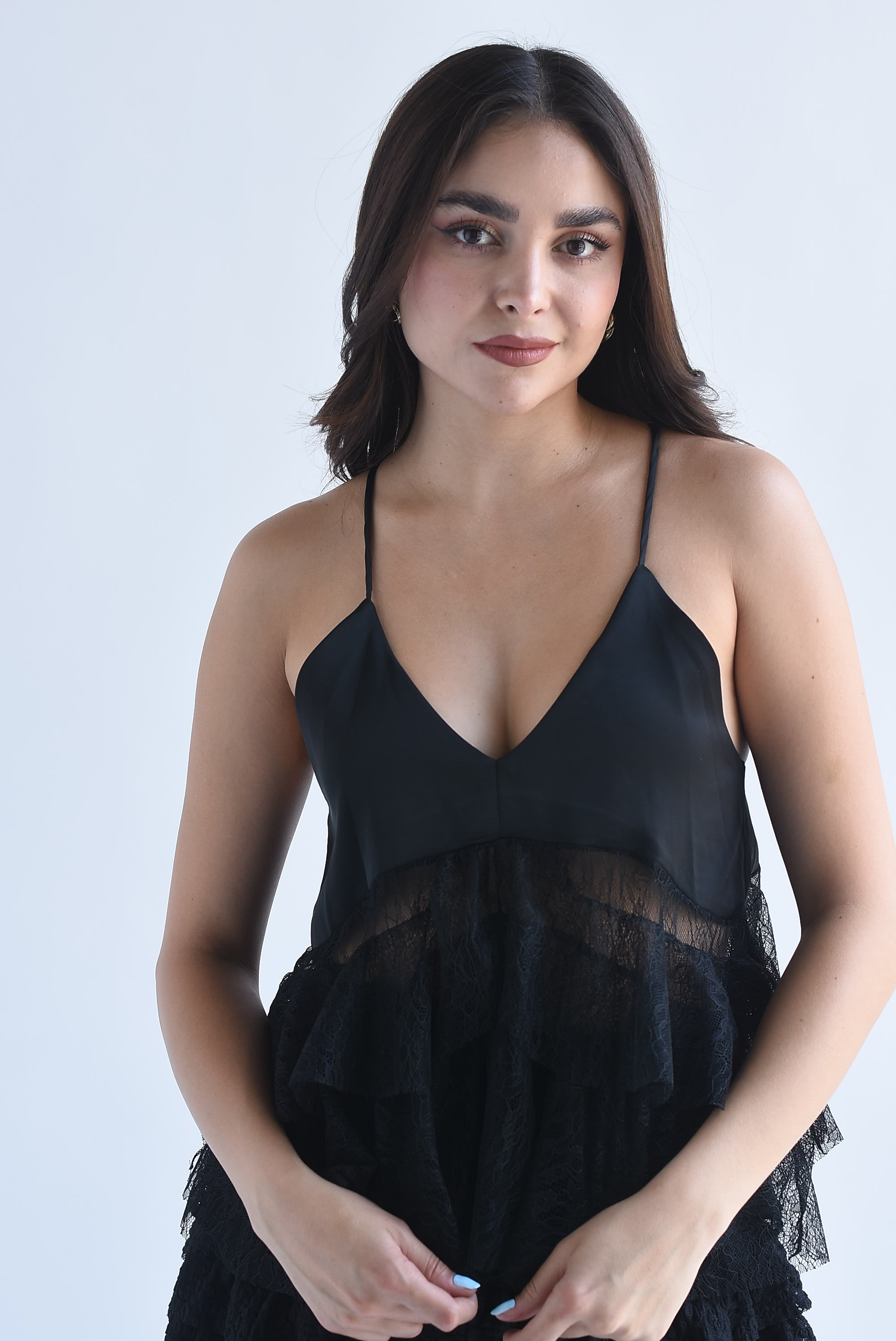 Blusa satín con encaje