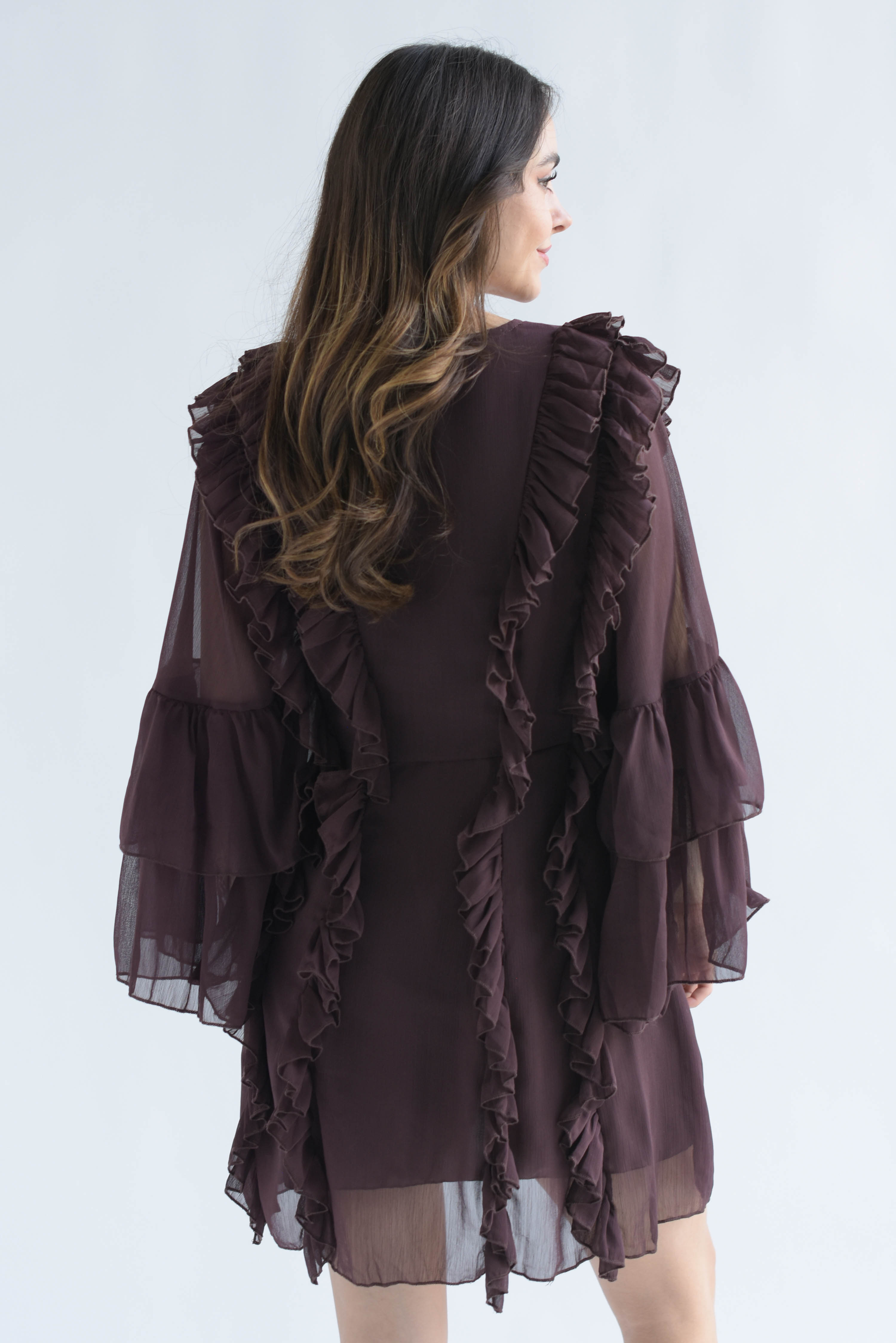 Vestido corto olanes agujeta Espresso