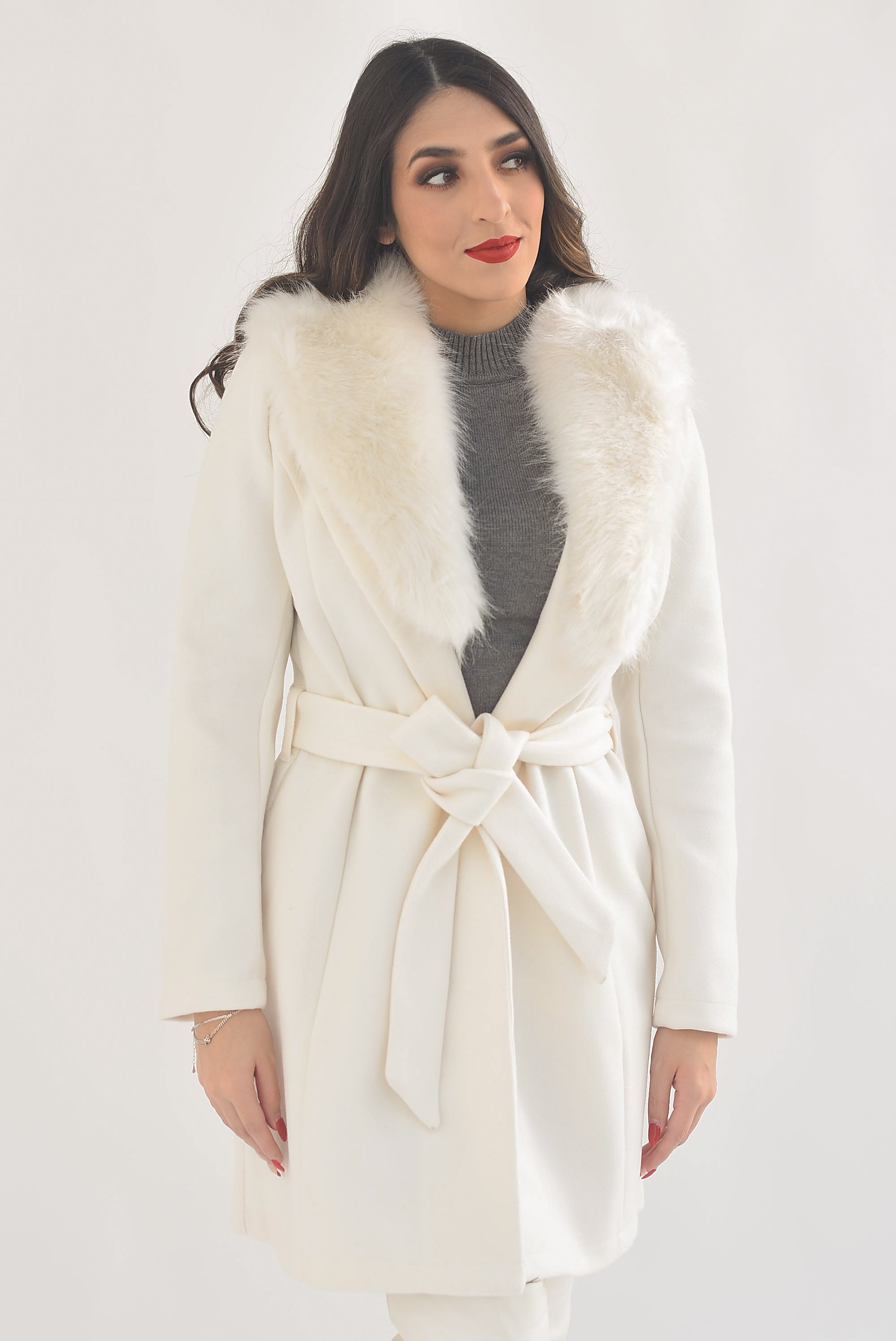 Abrigo cinta y fur Ivory