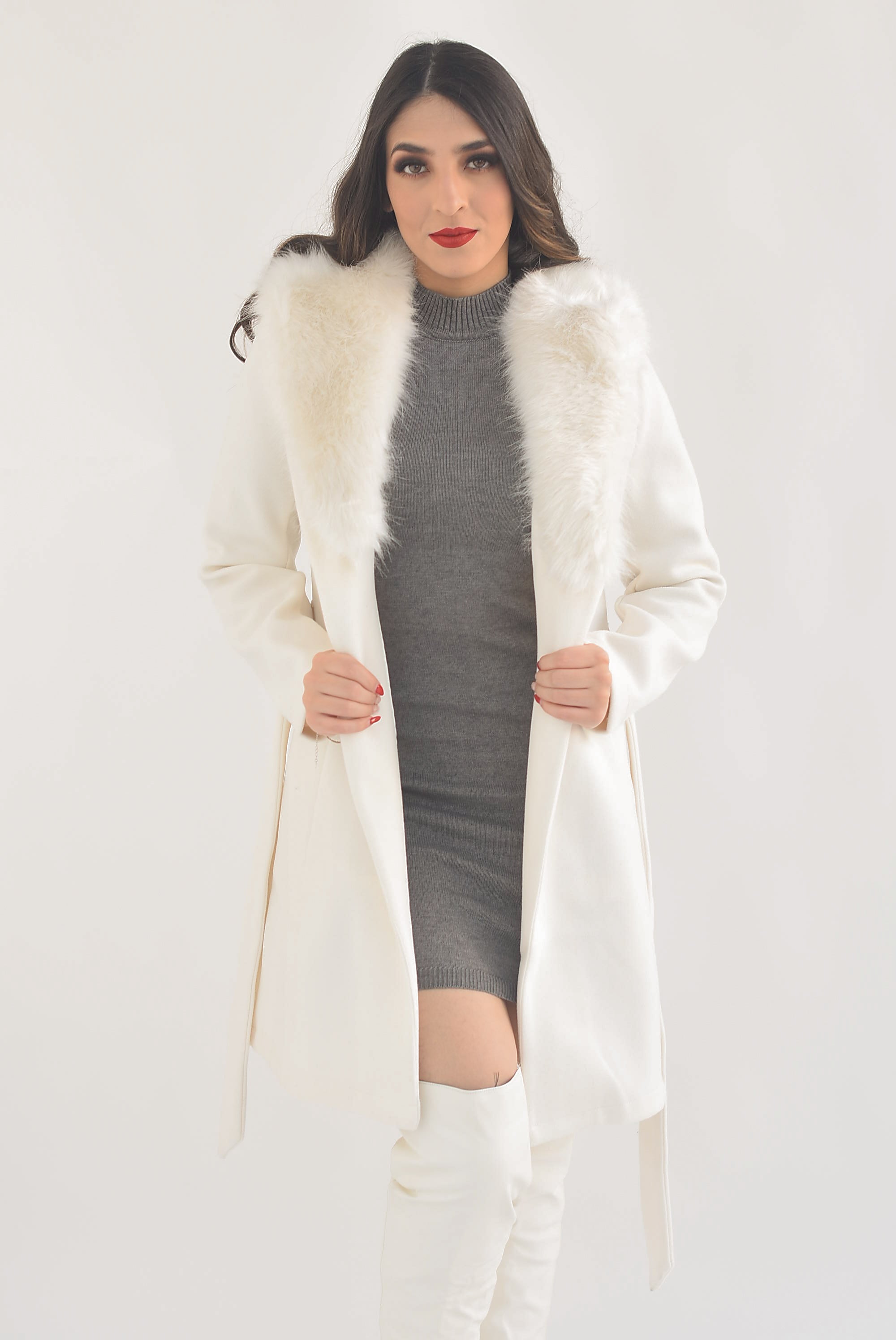 Abrigo cinta y fur Ivory