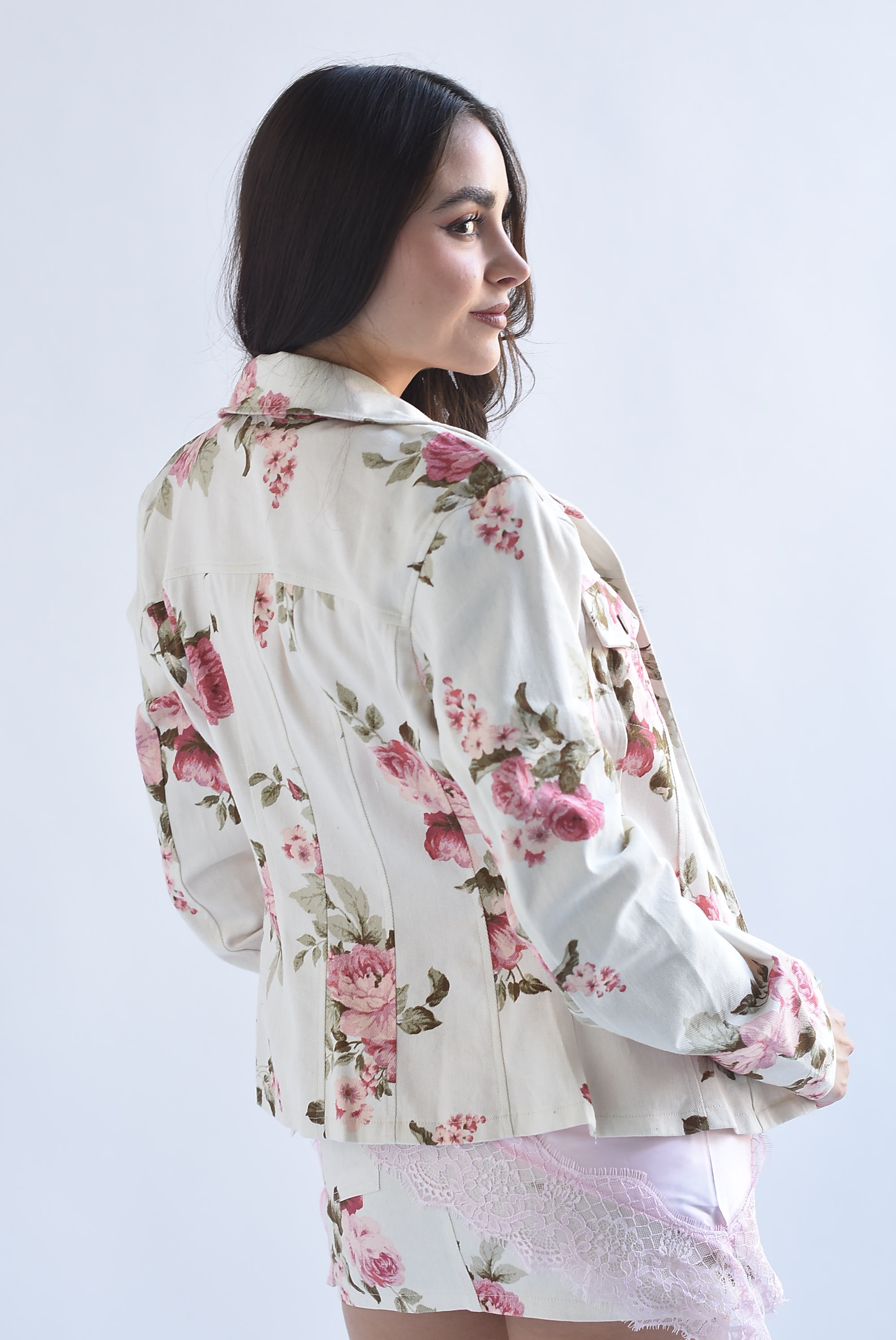 Set Chamarra peplum y Falda corta Denim flores