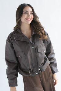 Fashion Styled Chamarra bomber jareta vinipiel Espresso