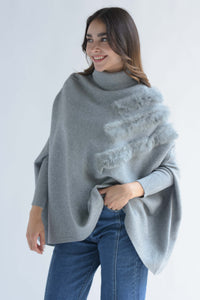 Fashion Styled Poncho líneas fur Gris