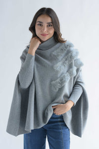 Fashion Styled Poncho líneas fur Gris