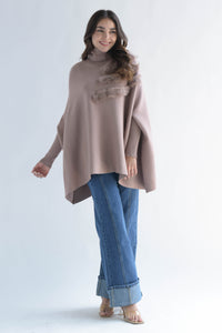 Fashion Styled Poncho líneas fur Moka