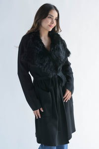 Fashion Styled Sweater tipo abrigo cuello fur Negro