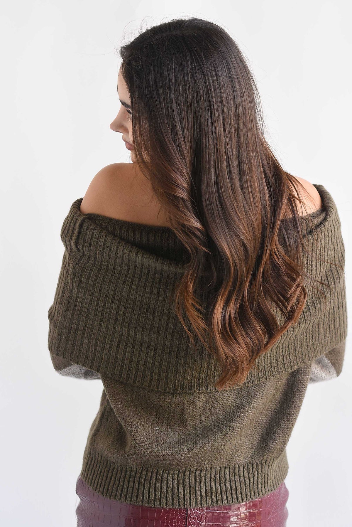 Sweater off-shoulder rombos