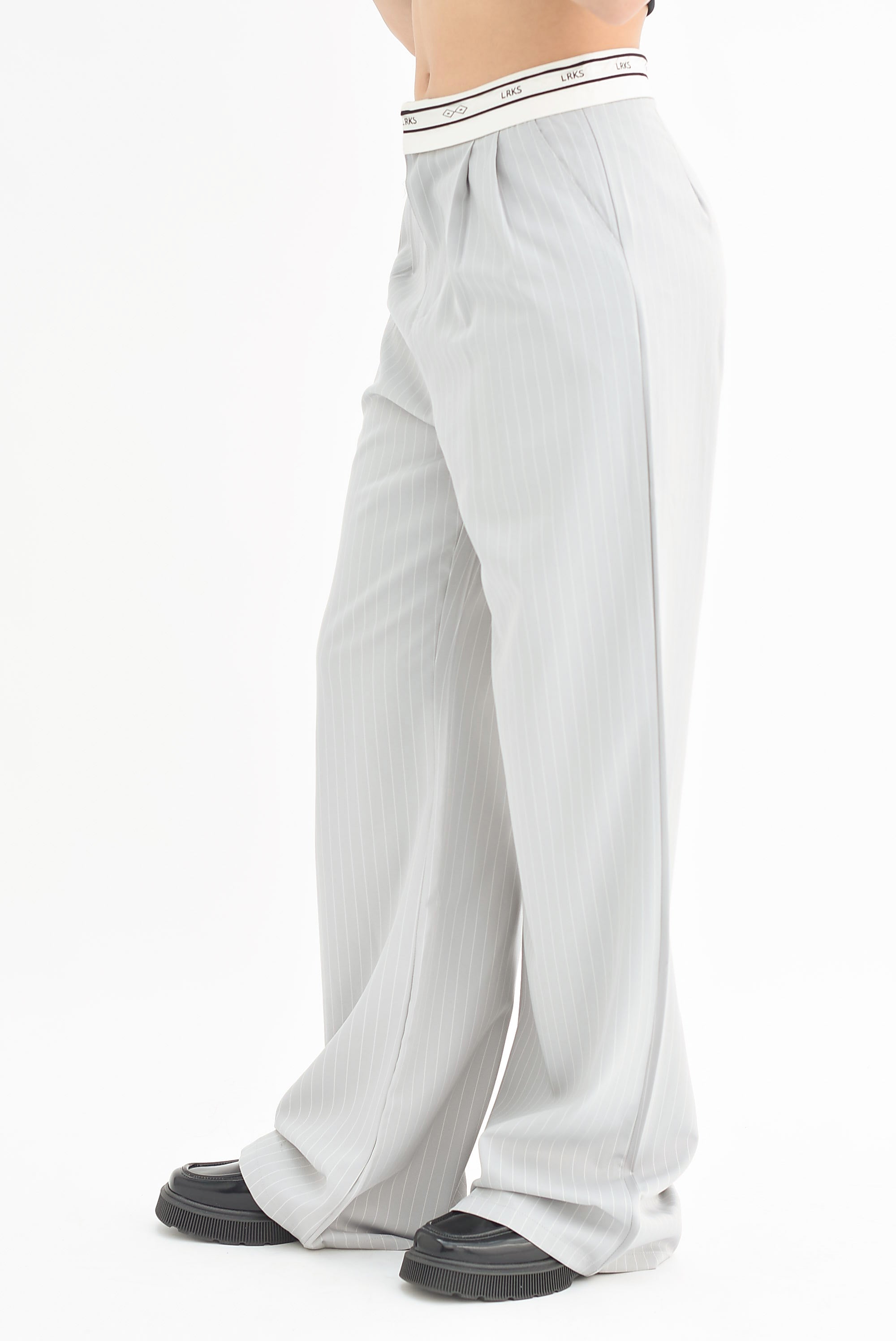 Pantalón de vestir pretina doblada rayas Gris