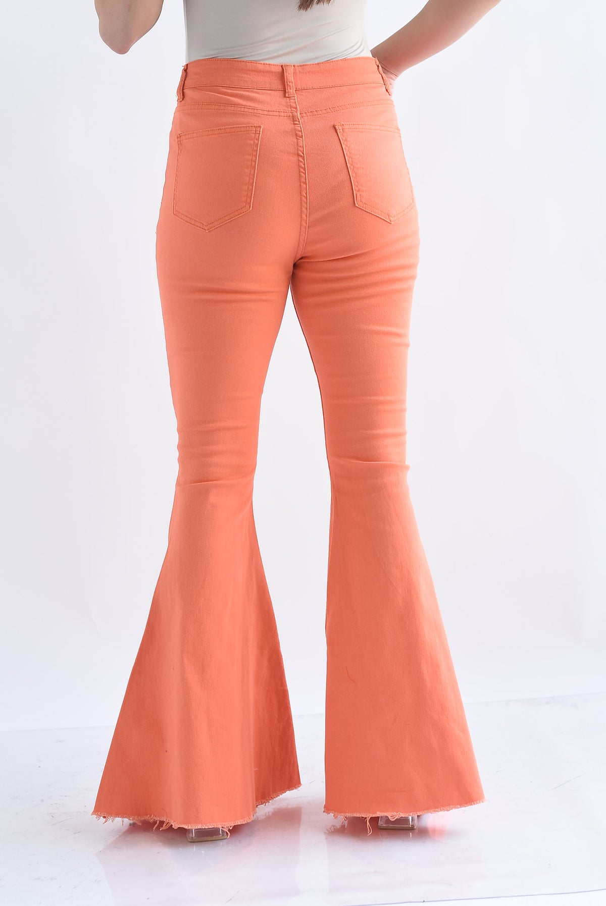 Jeans acampanados Naranja
