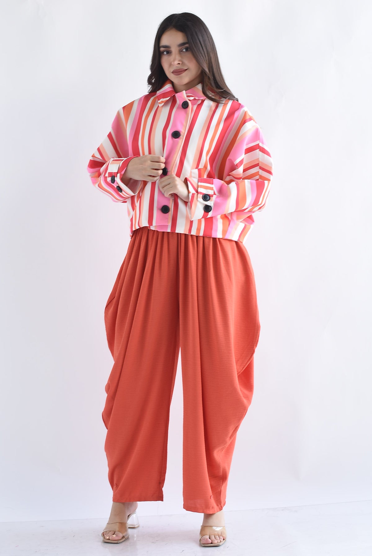 Pantalón globo tobillo botón