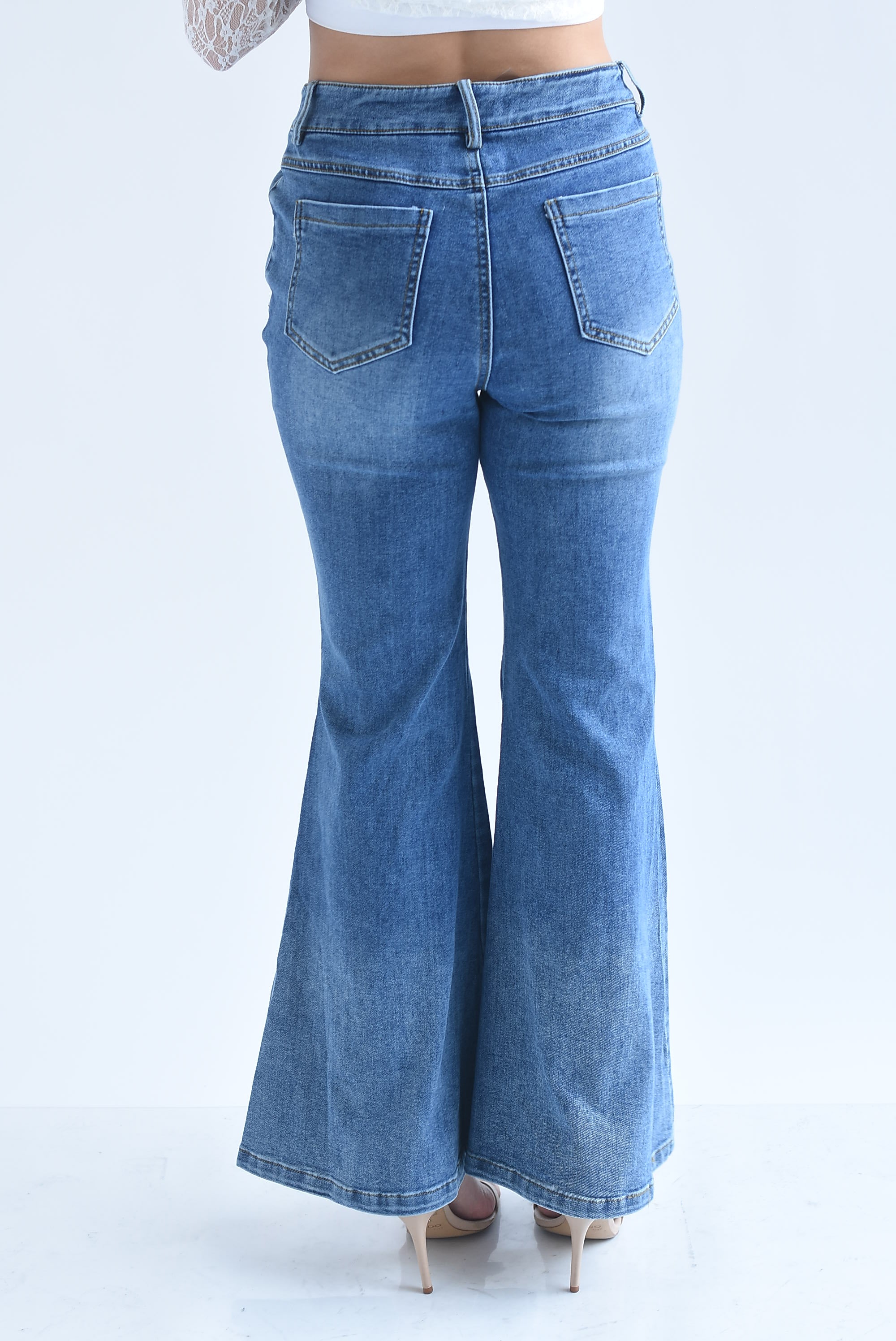 Jeans campana encaje y pareo