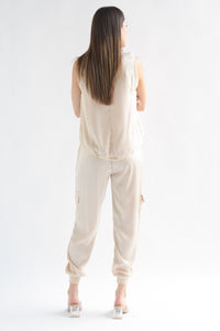 Fashion Styled Set Pantalón jogger y Blusa sin manga satín Beige