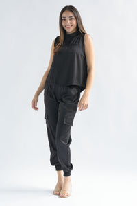 Fashion Styled Set Pantalón jogger y Blusa sin manga satín Negro
