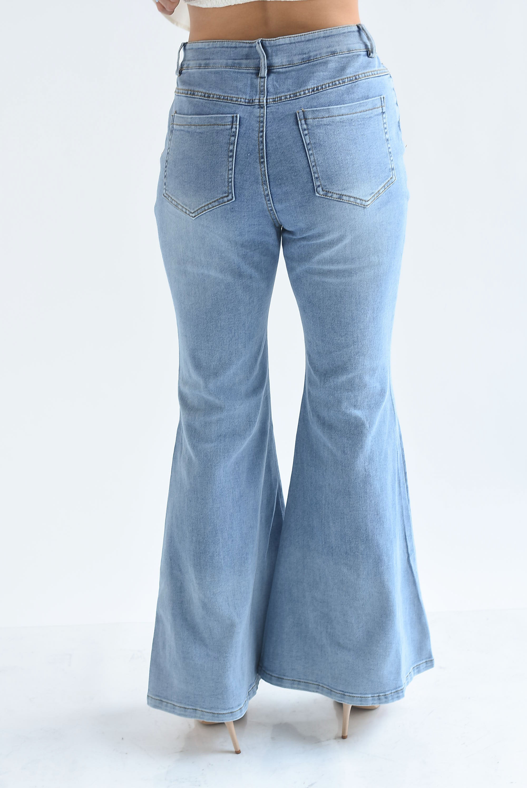 Jeans campana encaje y pareo