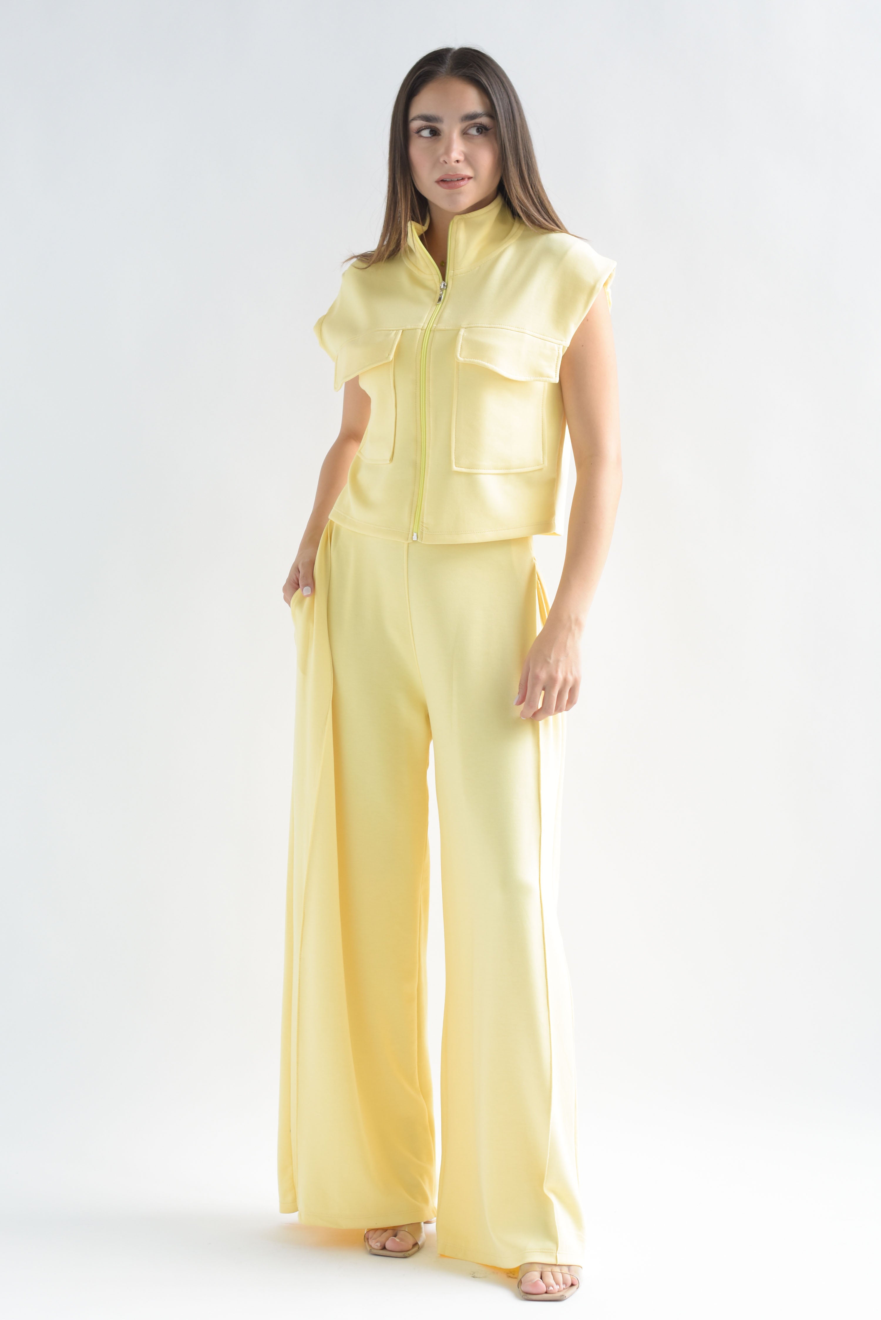 Set Pantalón pinza lateral y Chaleco Amarillo