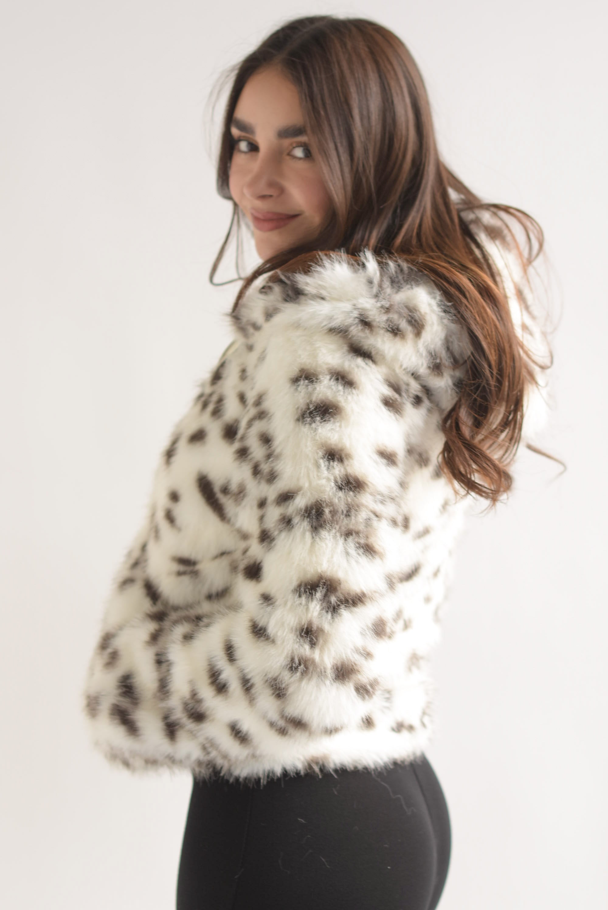 Chamarra hoodie faux fur manchas