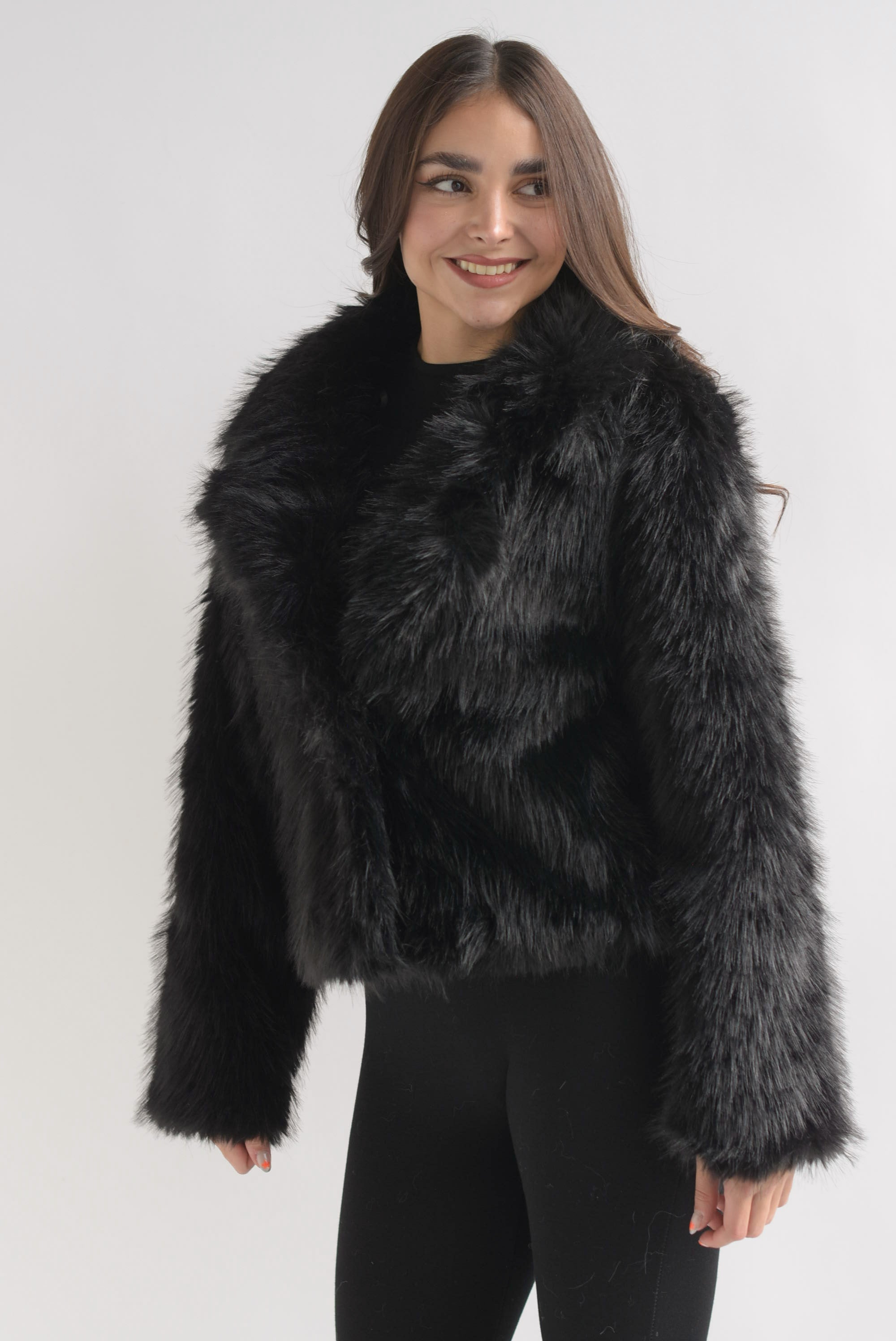 Abrigo corto faux fur solapa