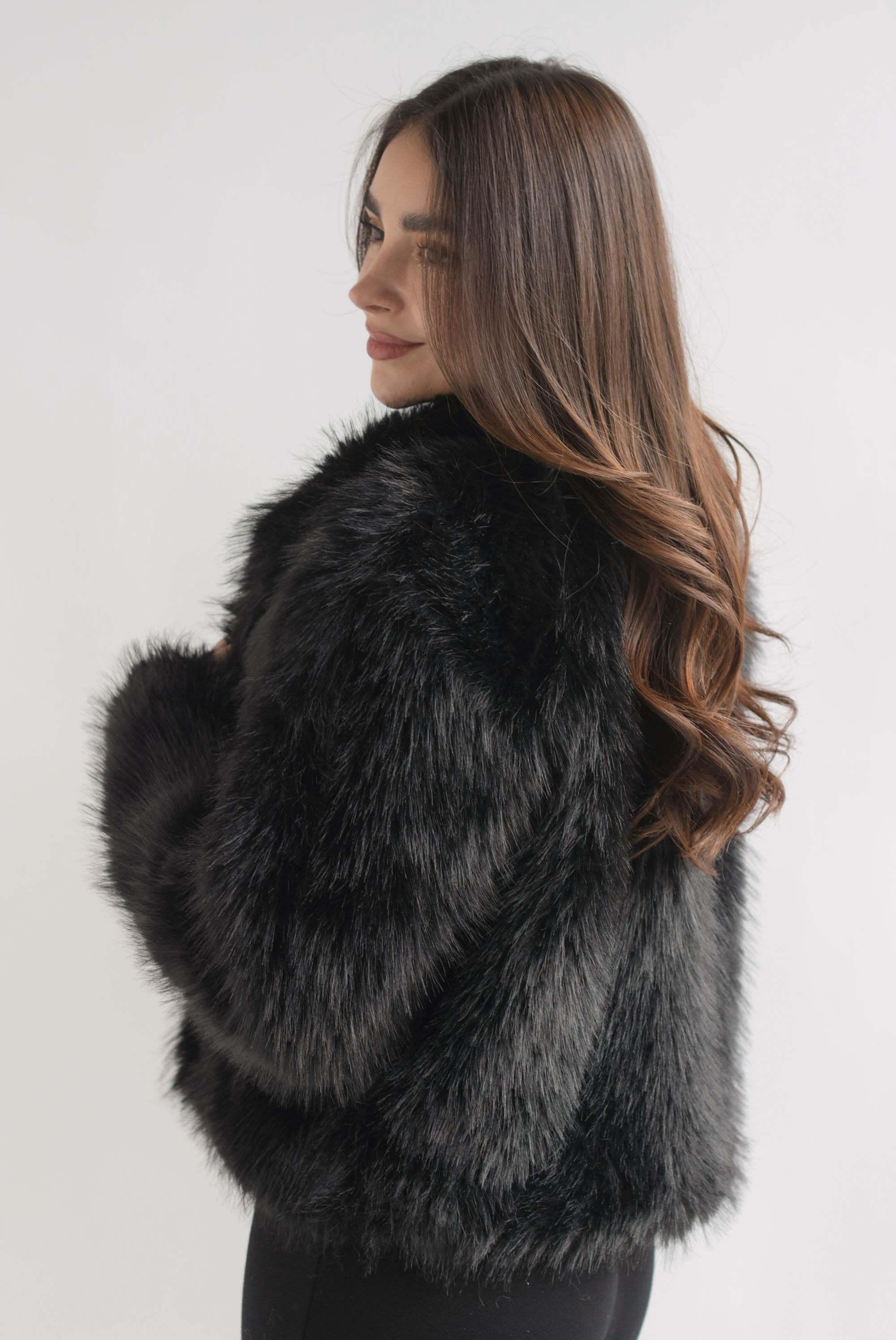 Abrigo corto faux fur solapa