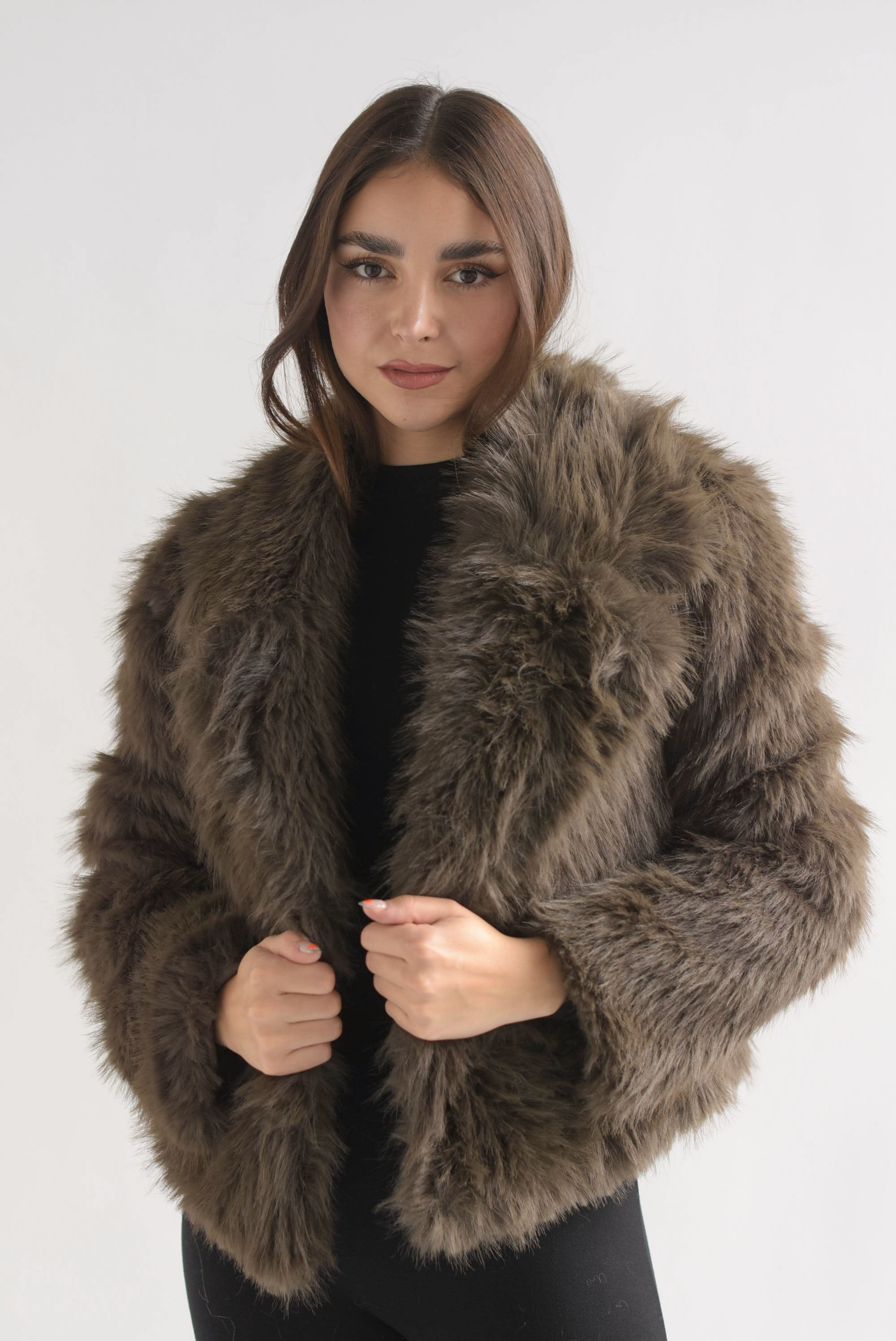 Abrigo corto faux fur solapa