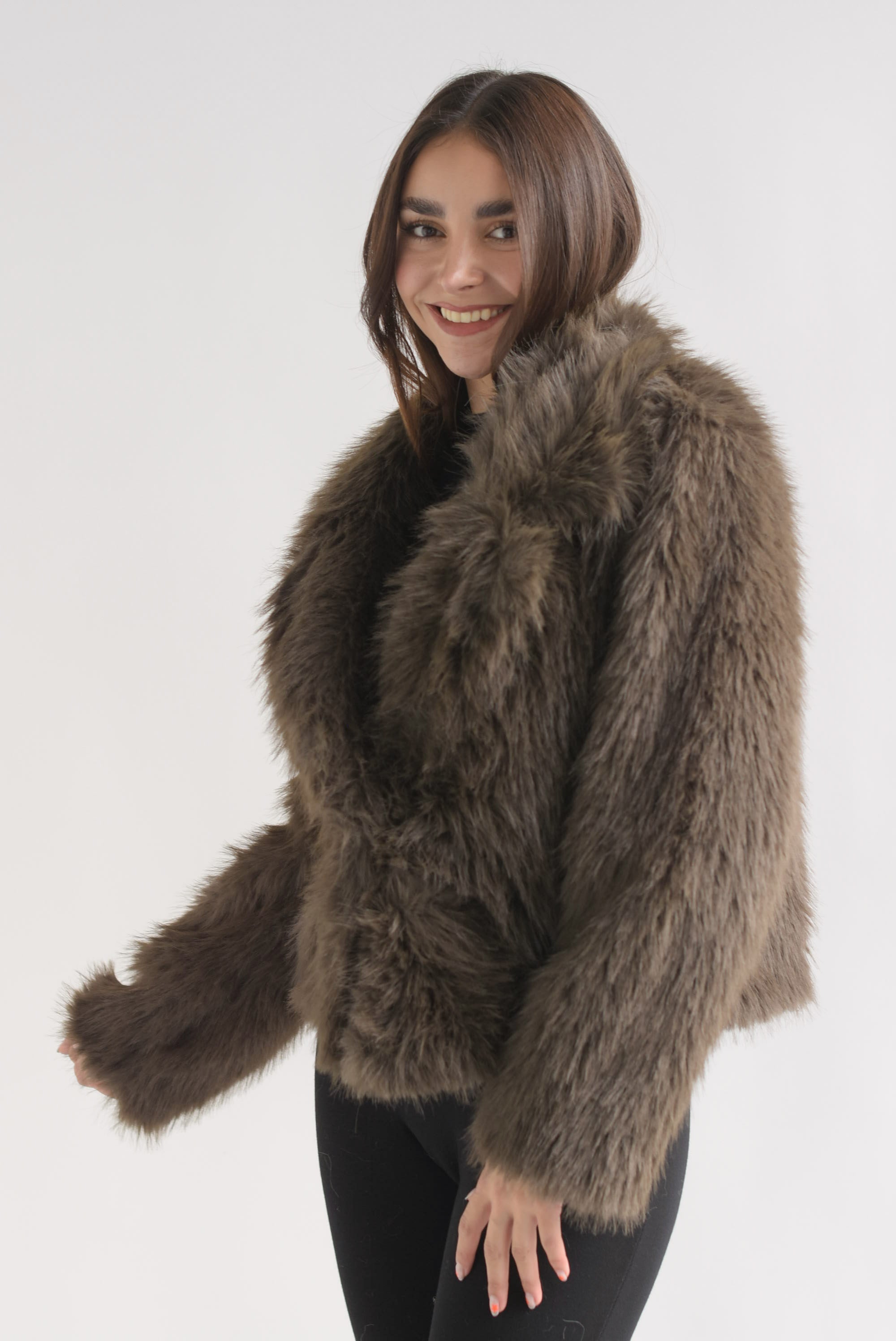 Abrigo corto faux fur solapa