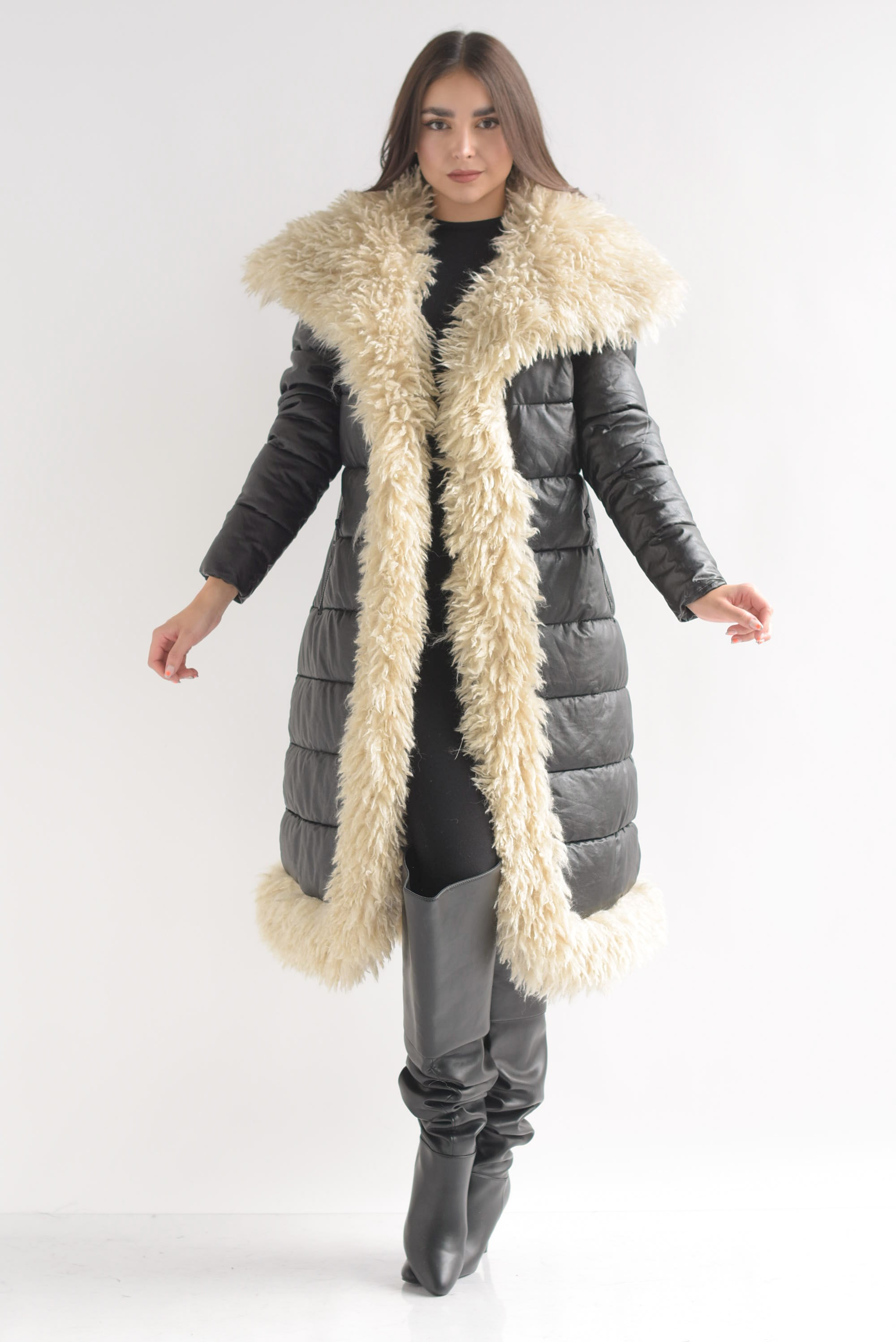 Chamarra larga puffer vinipiel cuello fur