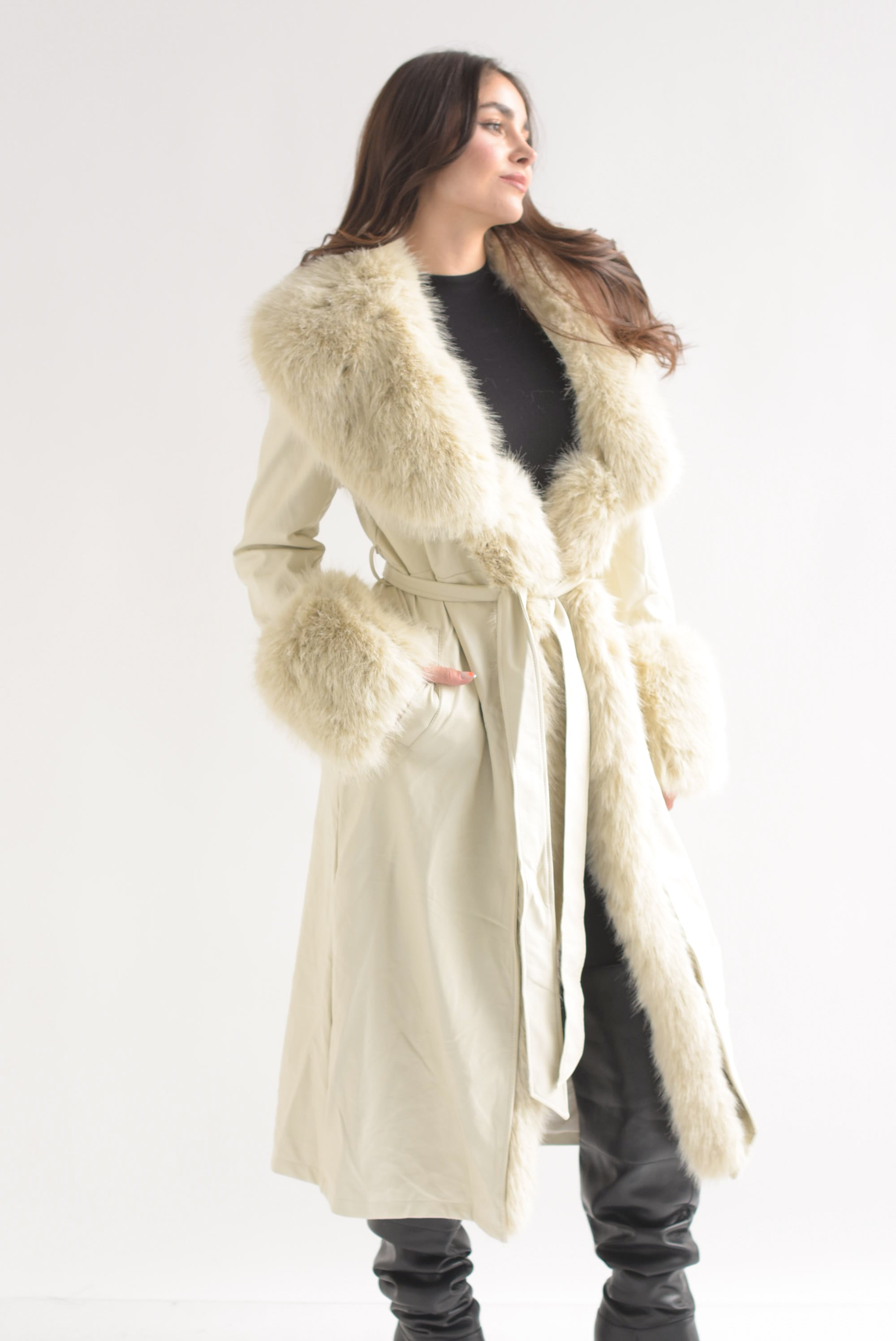 Abrigo largo vinipiel fur removible