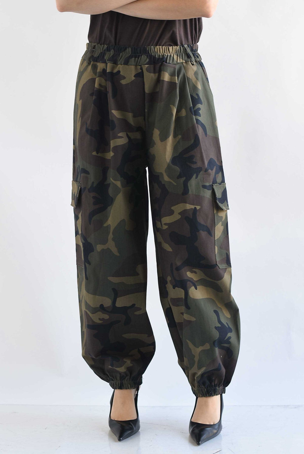 Pantalón globo cargo camuflaje