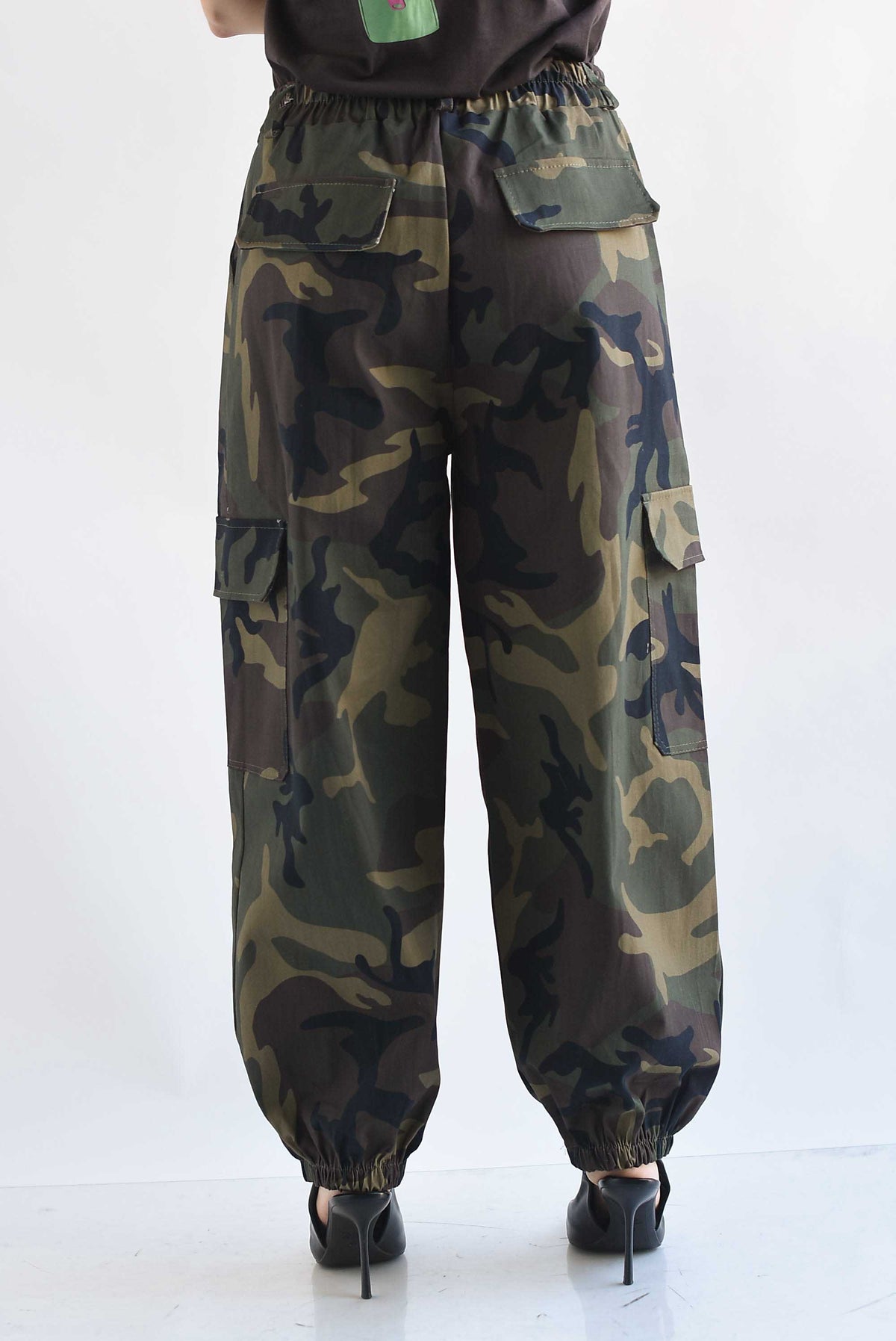 Pantalón globo cargo camuflaje