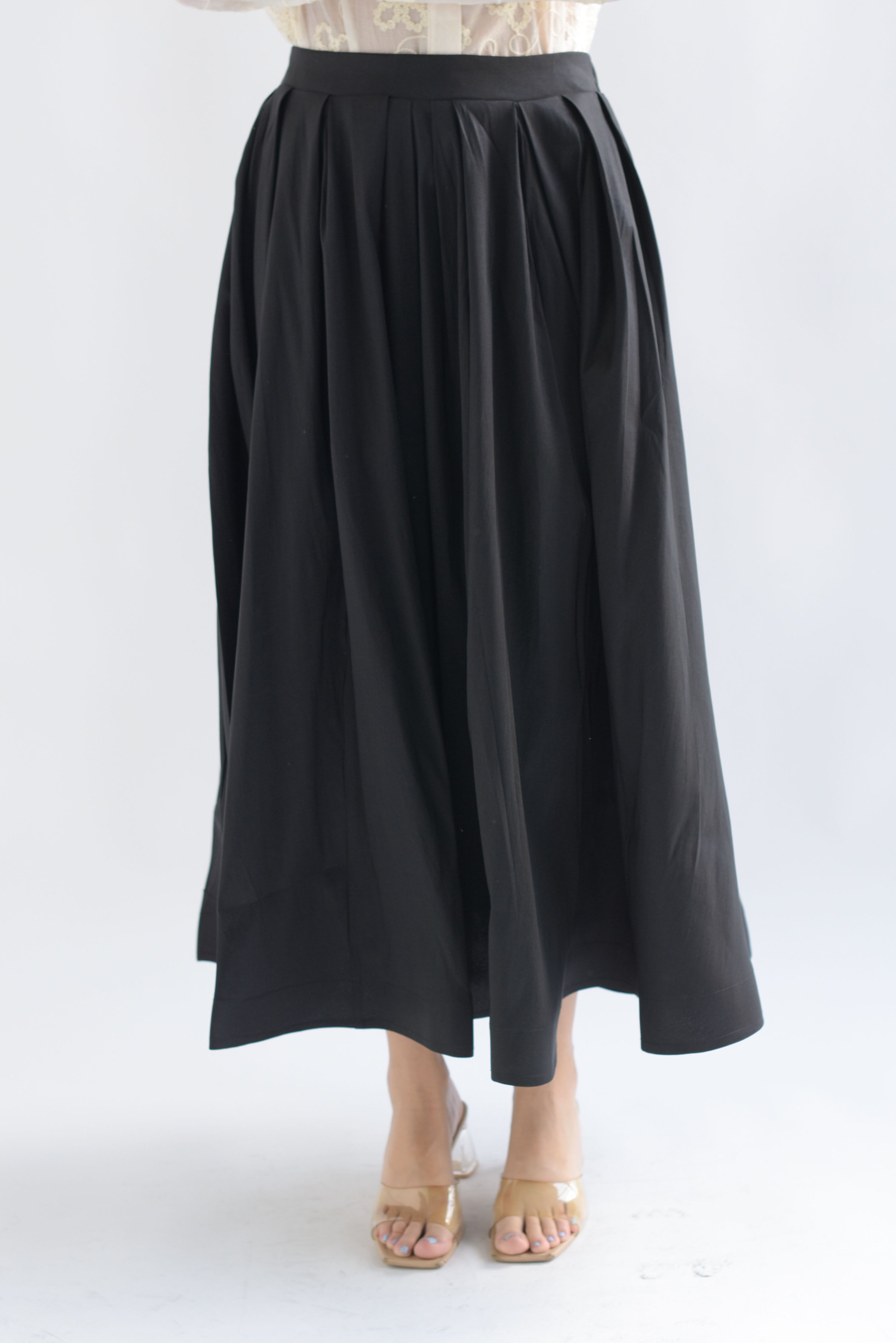 Falda vuelo satinada pinzas Negra