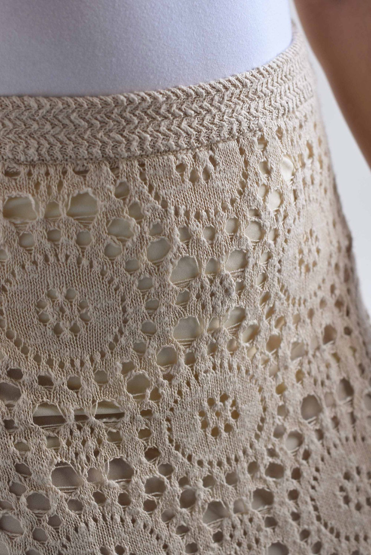Falda larga crochet flecos Crudo