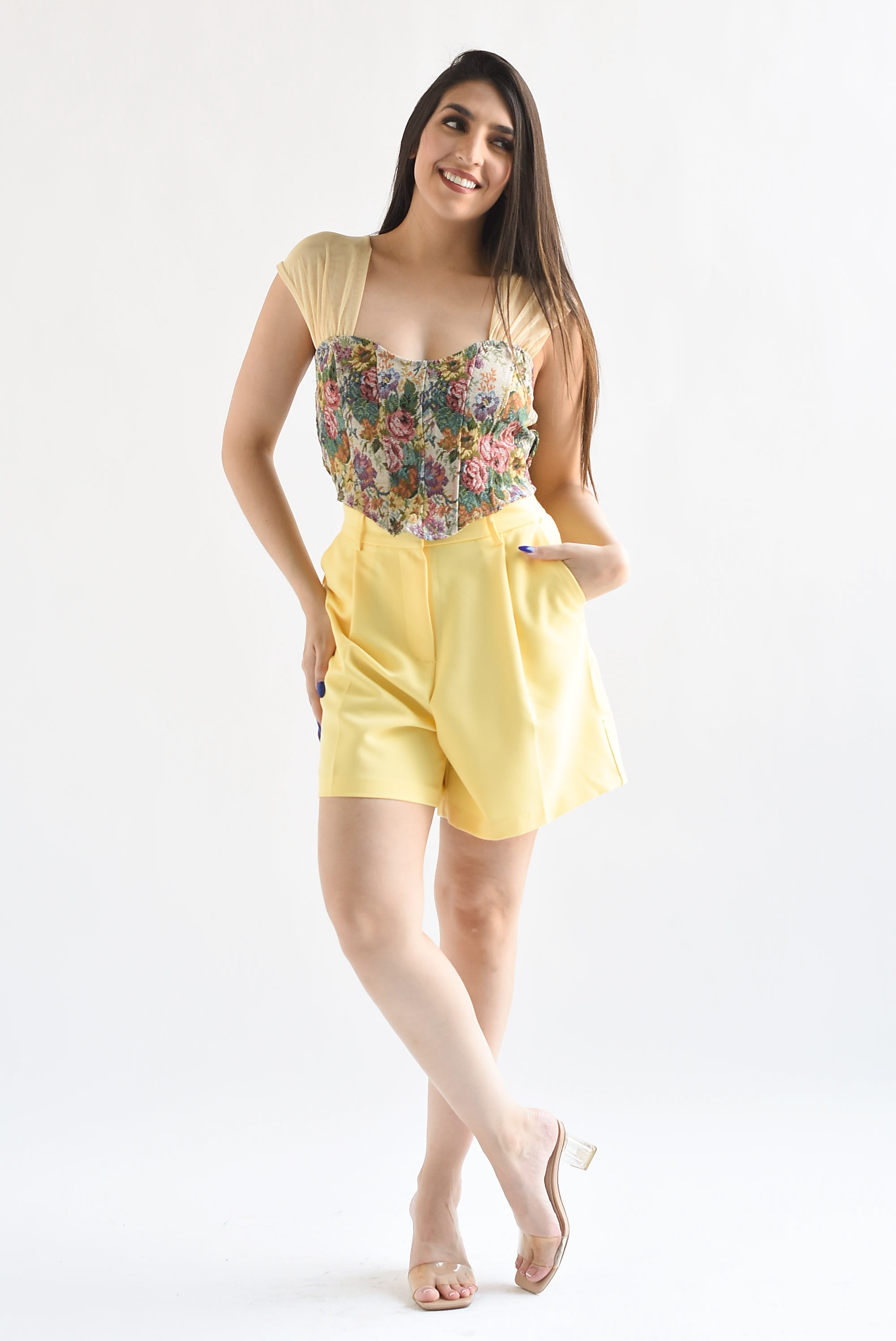 Short largo pinzas Amarillo