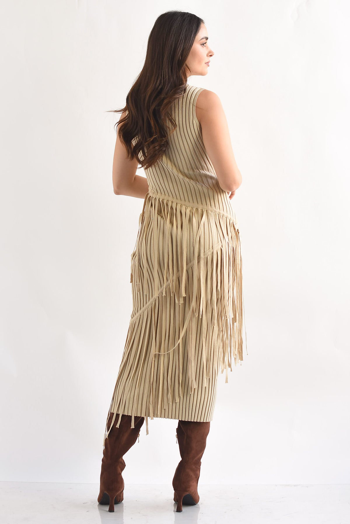 Vestido punto canalé flecos asimétrico