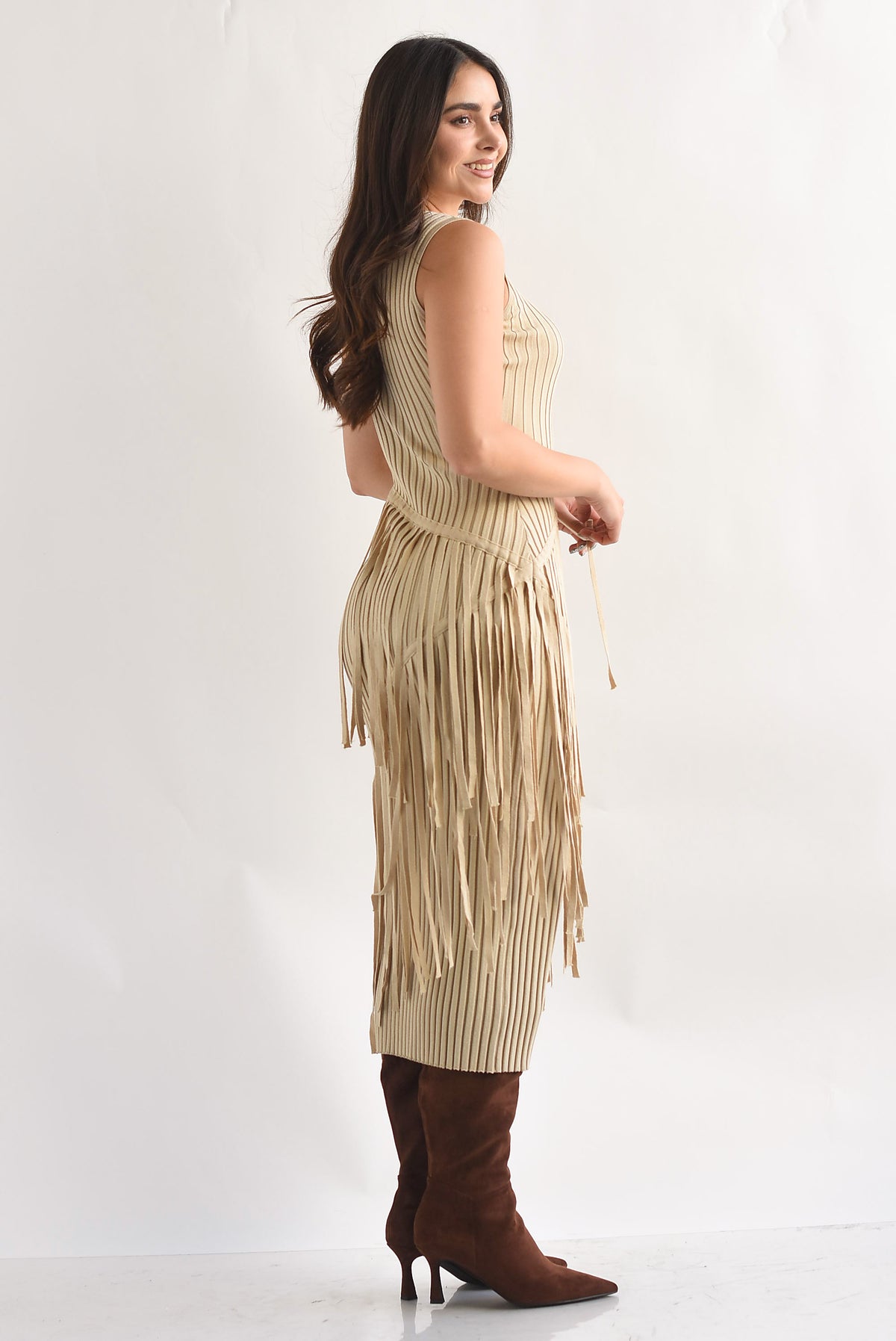 Vestido punto canalé flecos asimétrico