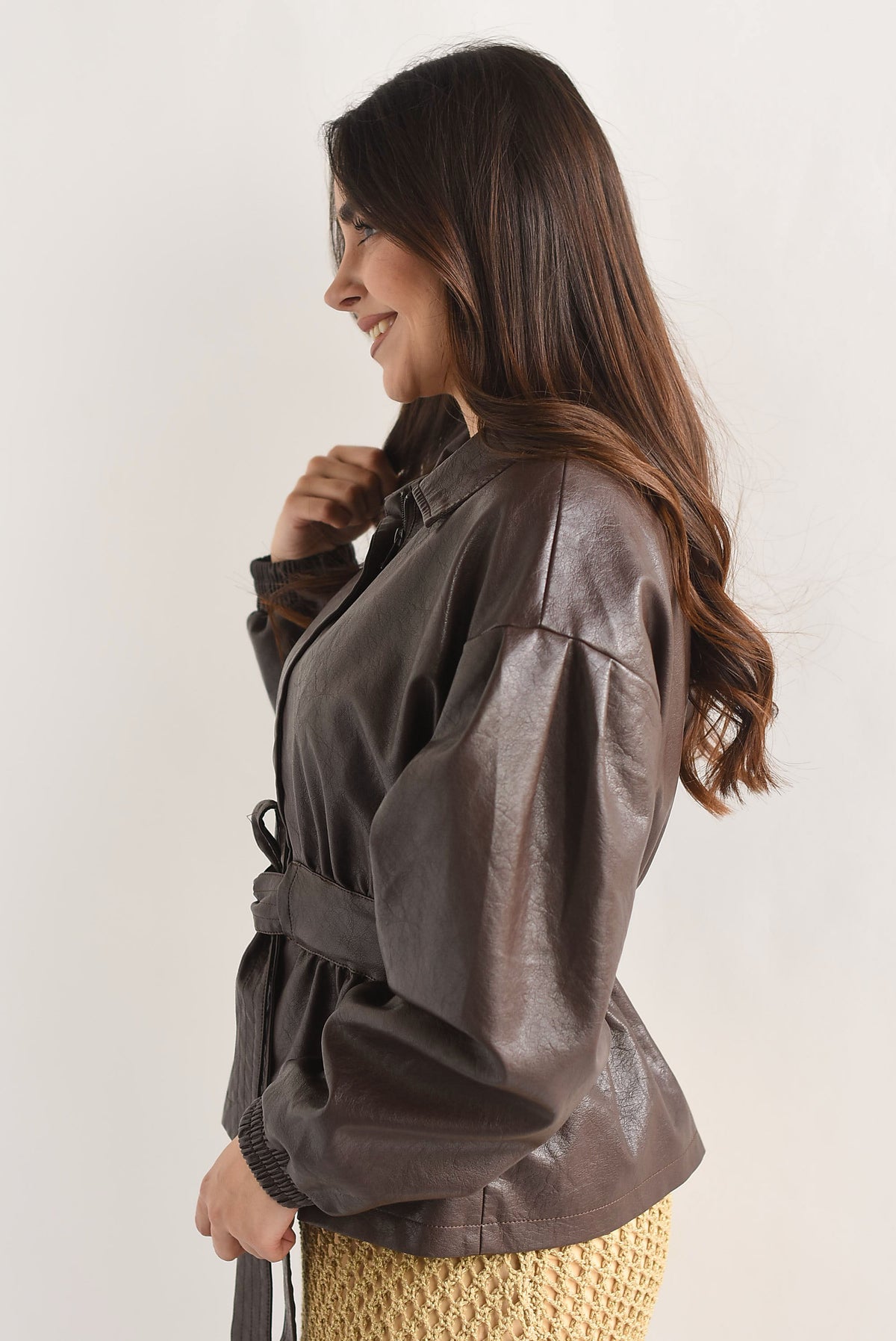 Chamarra vinipiel peplum cinta
