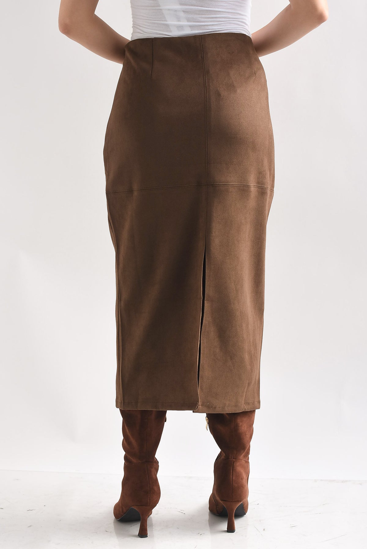 Falda lápiz suede costuras