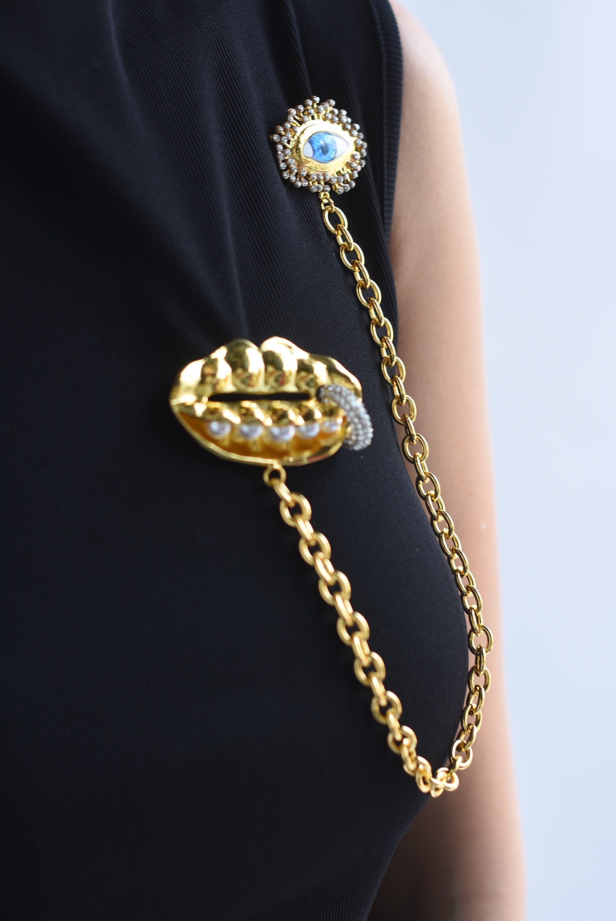 Broche Ojo y Boca con cadena