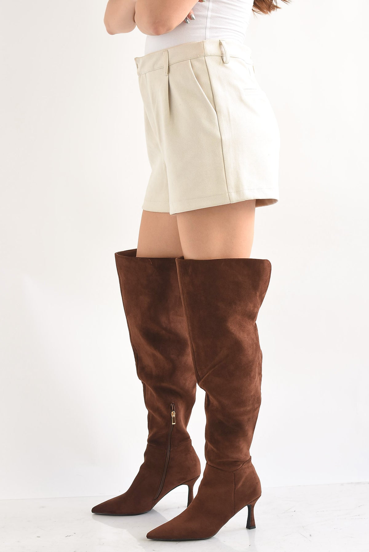 Short suede pinzas Ivory