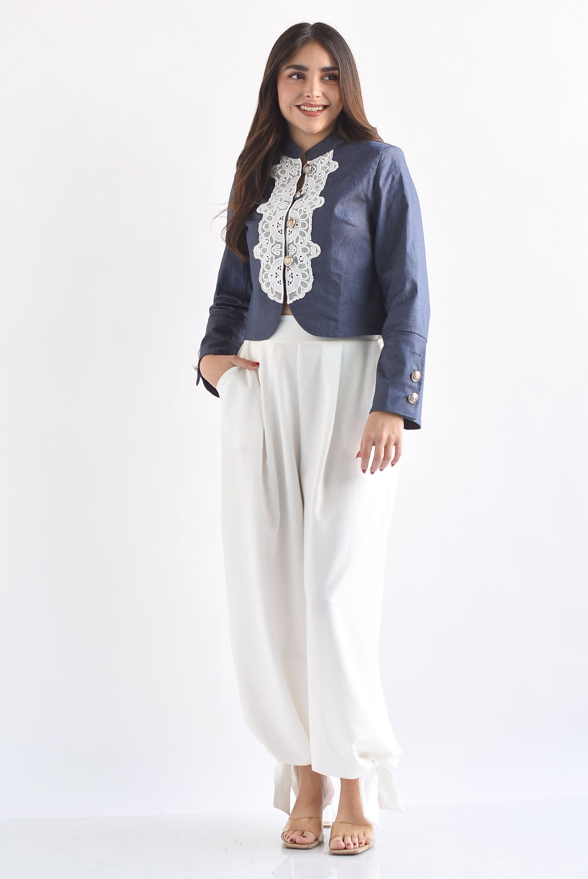 Blazer crop con encaje
