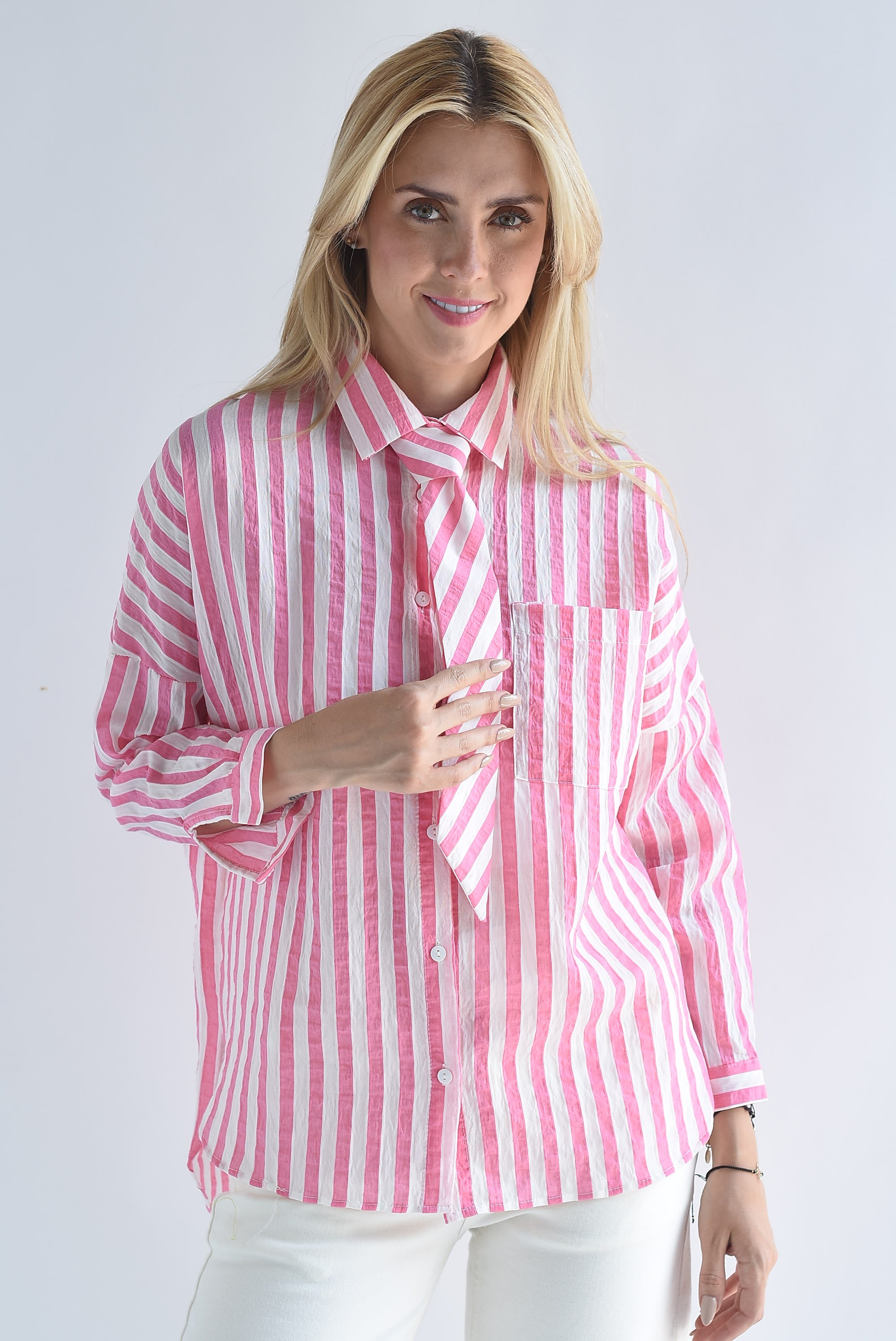 Camisa ligera rayas con corbata