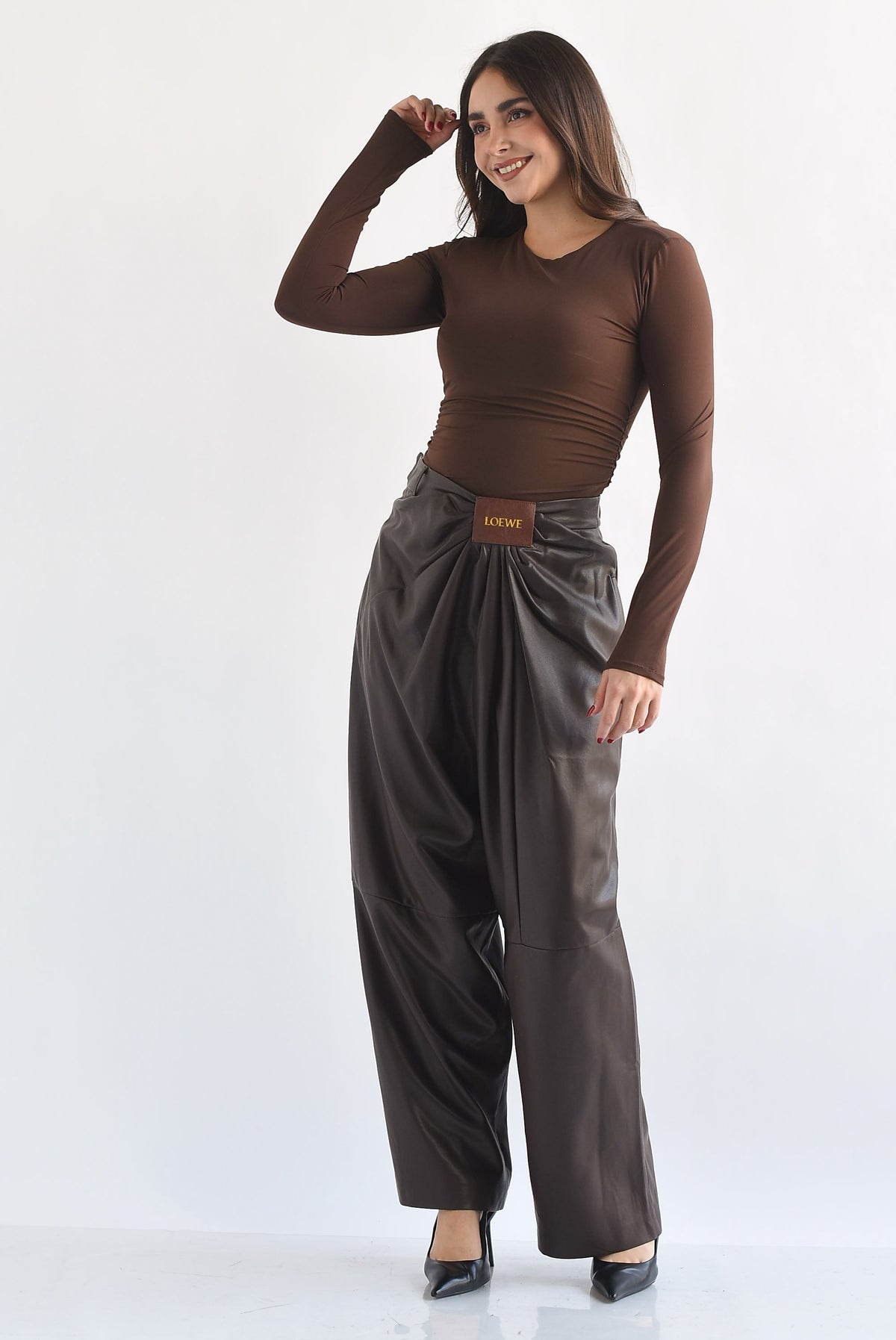Pantalón wide leg drapeado vinipiel