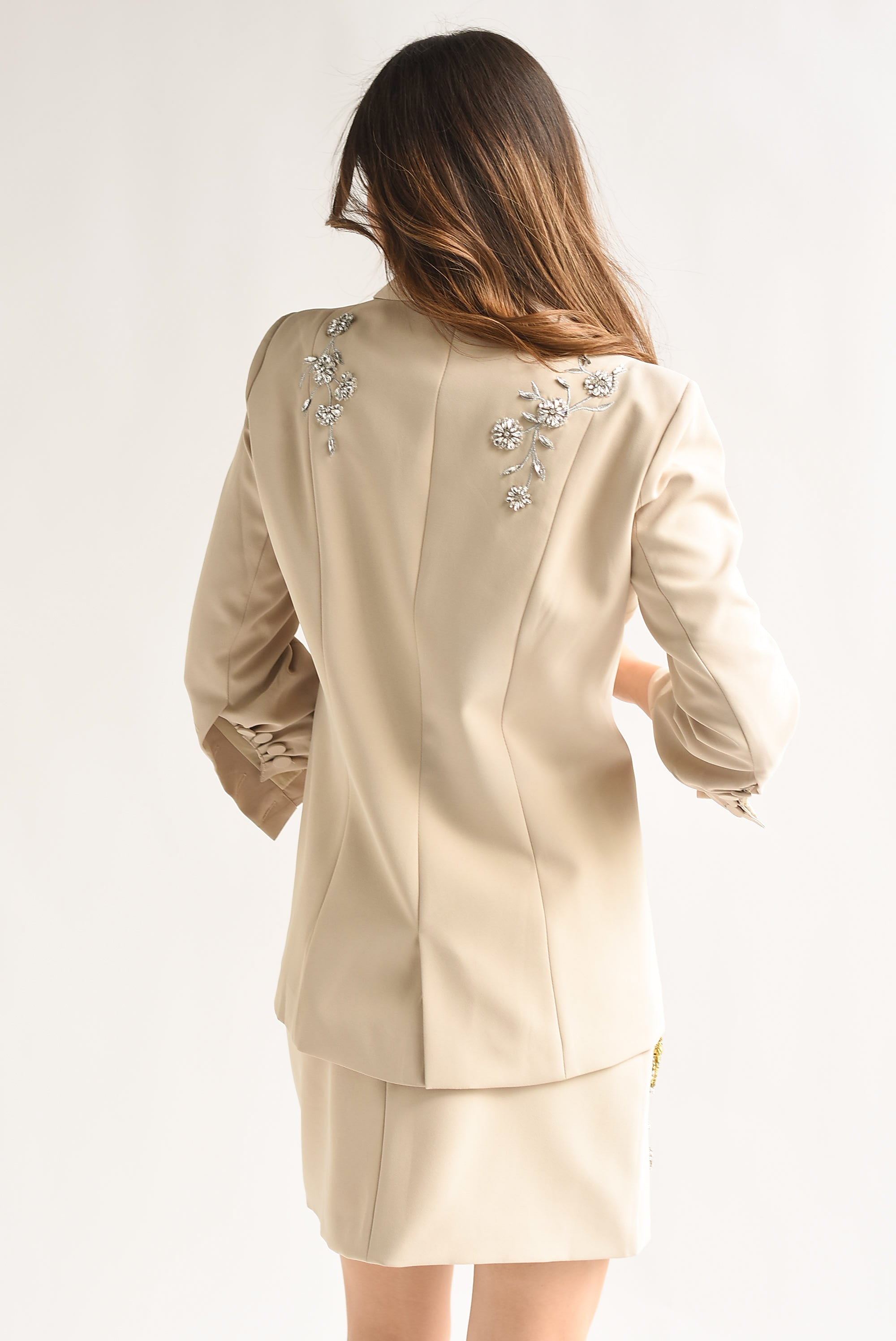Set Falda y Blazer Joyas y Broches Greige